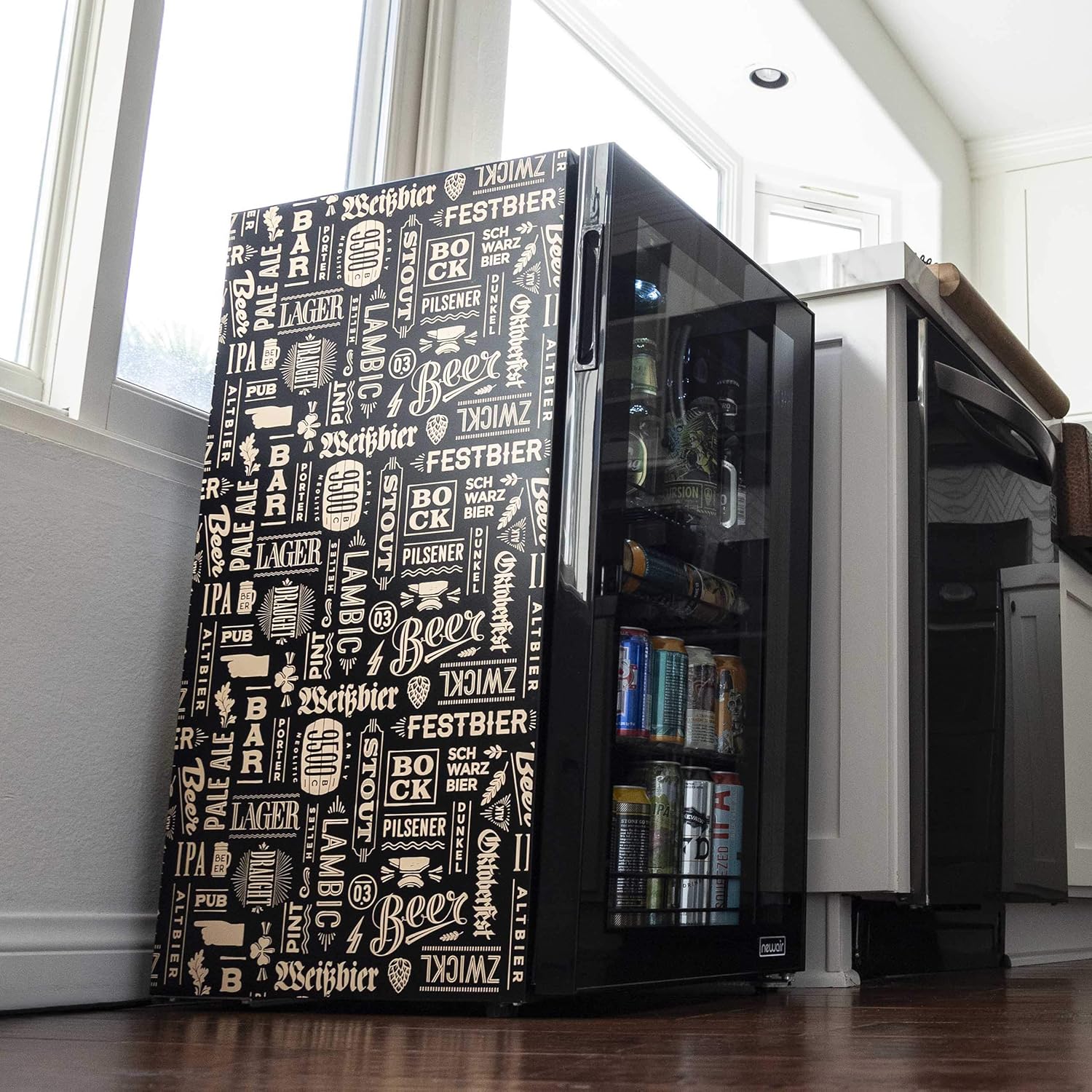 2026 Getränkekühlschrank | Freistehender Kühlschrank für 126 Dosen mit Glastür mit Scharnier rechts | Mini-Getränkekühlschrank, perfekt für Bier, Wein, Limonade und kühlere Getränke