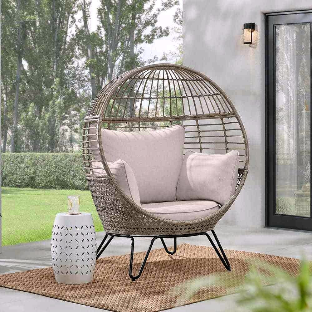 2026 Fauteuil Lounge Extérieur Ronde en Rattan Beige Hampton Bay avec Coussin CushionGuard Almond Biscotti (FRS51294M)