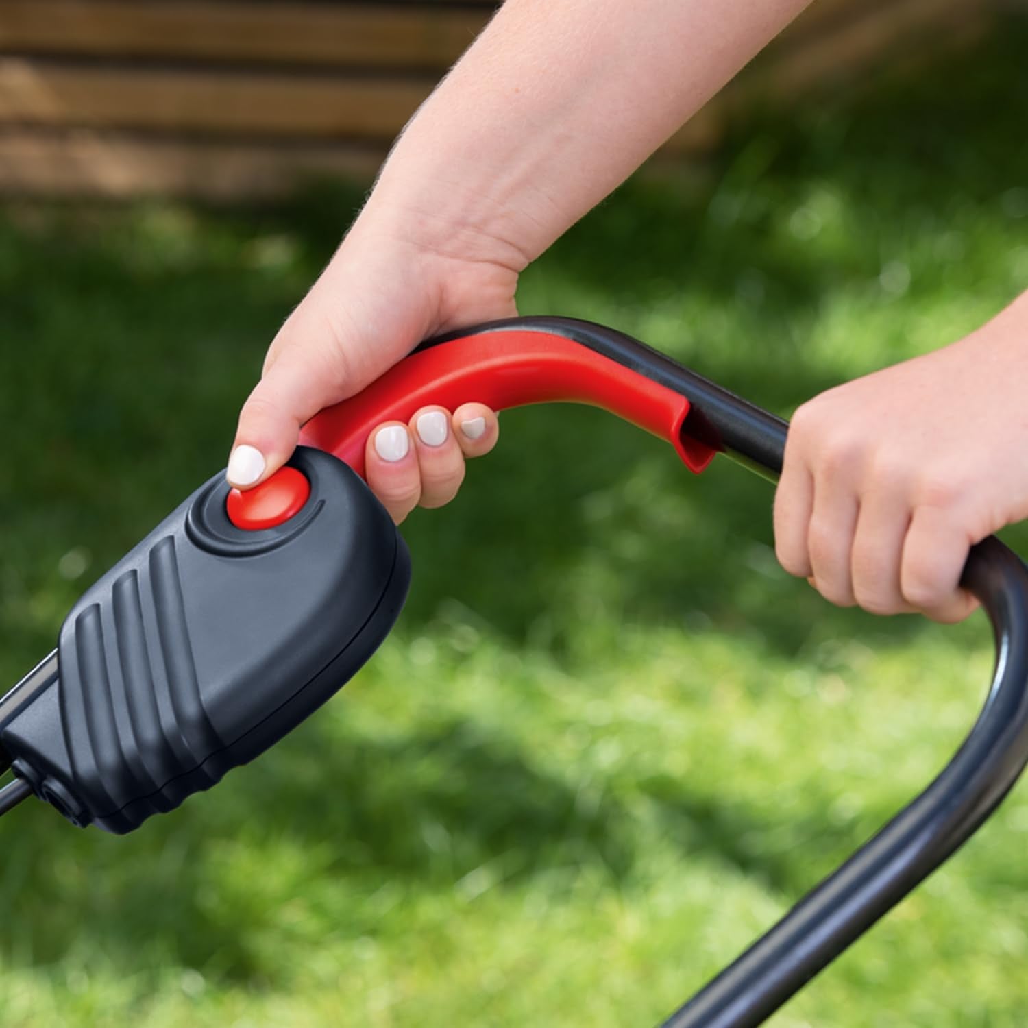 2026 Bosch tondeuse à gazon sans fil CityMower 18V-32-300 (18 V, 1x batterie 4,0 Ah, Moteur Brushless, largeur de coupe : 32 cm, tond jusqu’à 300 m², dans une boîte en carton)