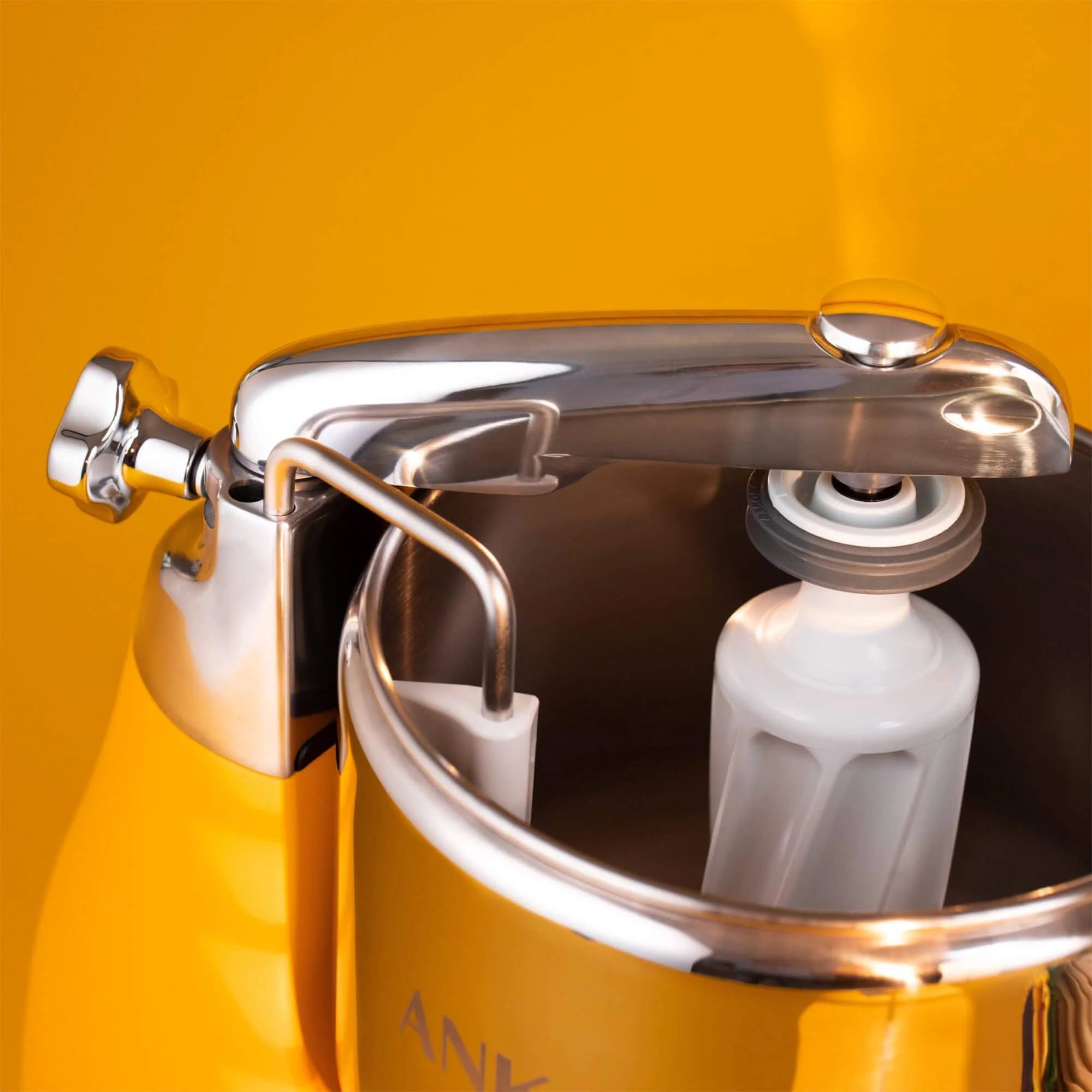 2026 2025 Ankarsrum Assistent Original 6230 Küchenmaschine – Retro-Design, 1500W, 7L Edelstahl, 16 Zubehörteile, 7 Jahre Garantie, Sunbeam Yellow