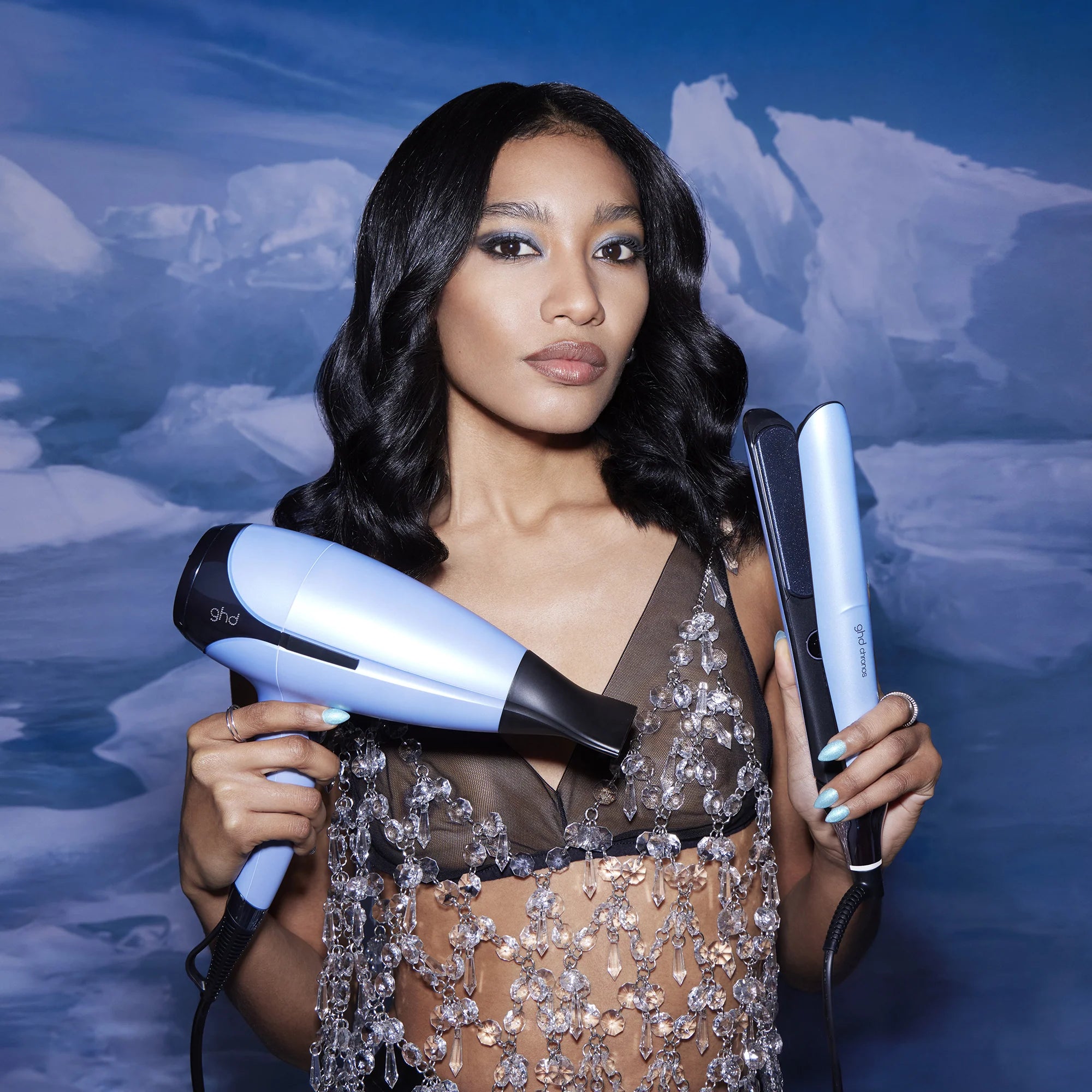 2026 2025 Coffret Cadeau Deluxe ghd - Lisseur Chronos & Sèche-Cheveux Helios en Bleu Icy