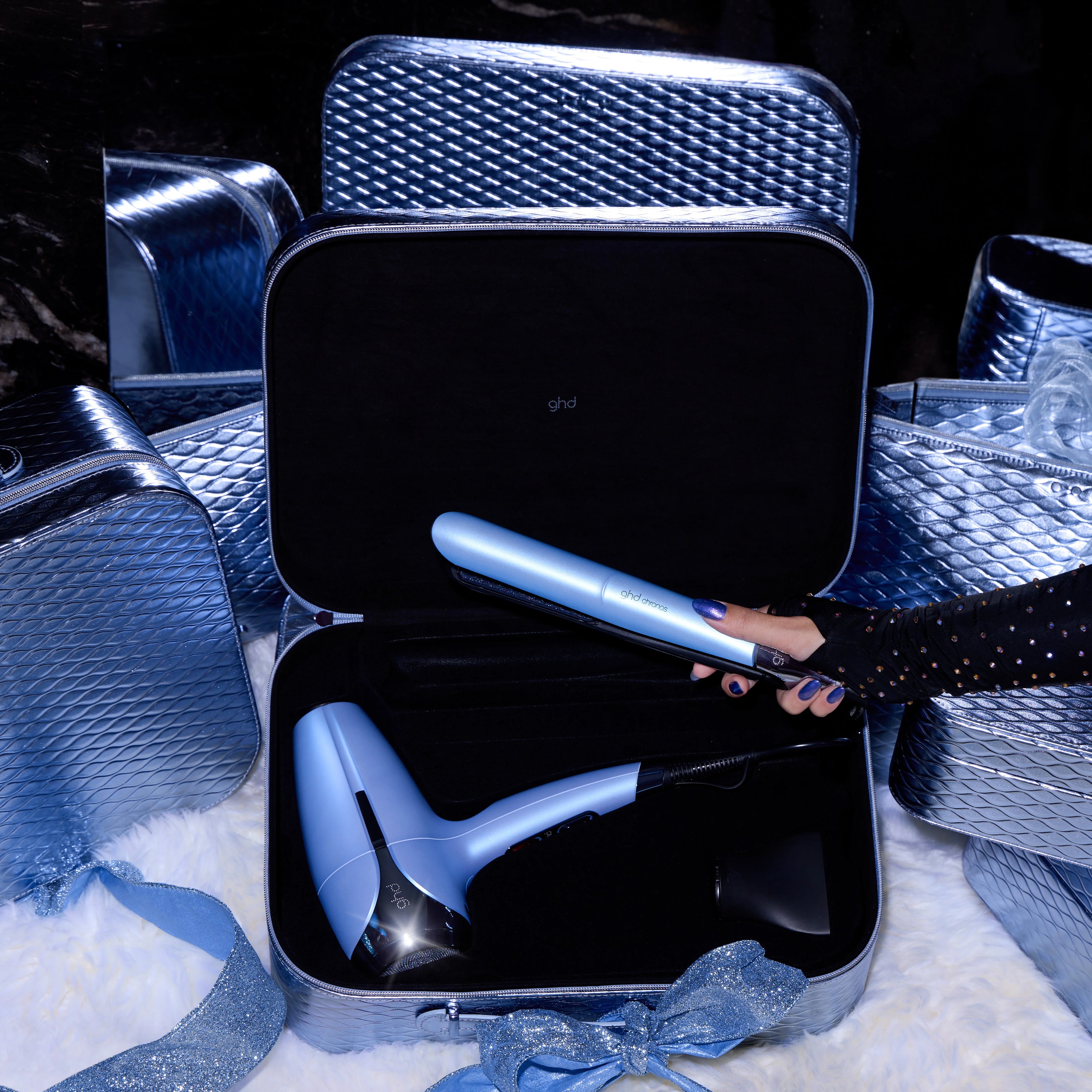 2026 2025 Coffret Cadeau Deluxe ghd - Lisseur Chronos & Sèche-Cheveux Helios en Bleu Icy
