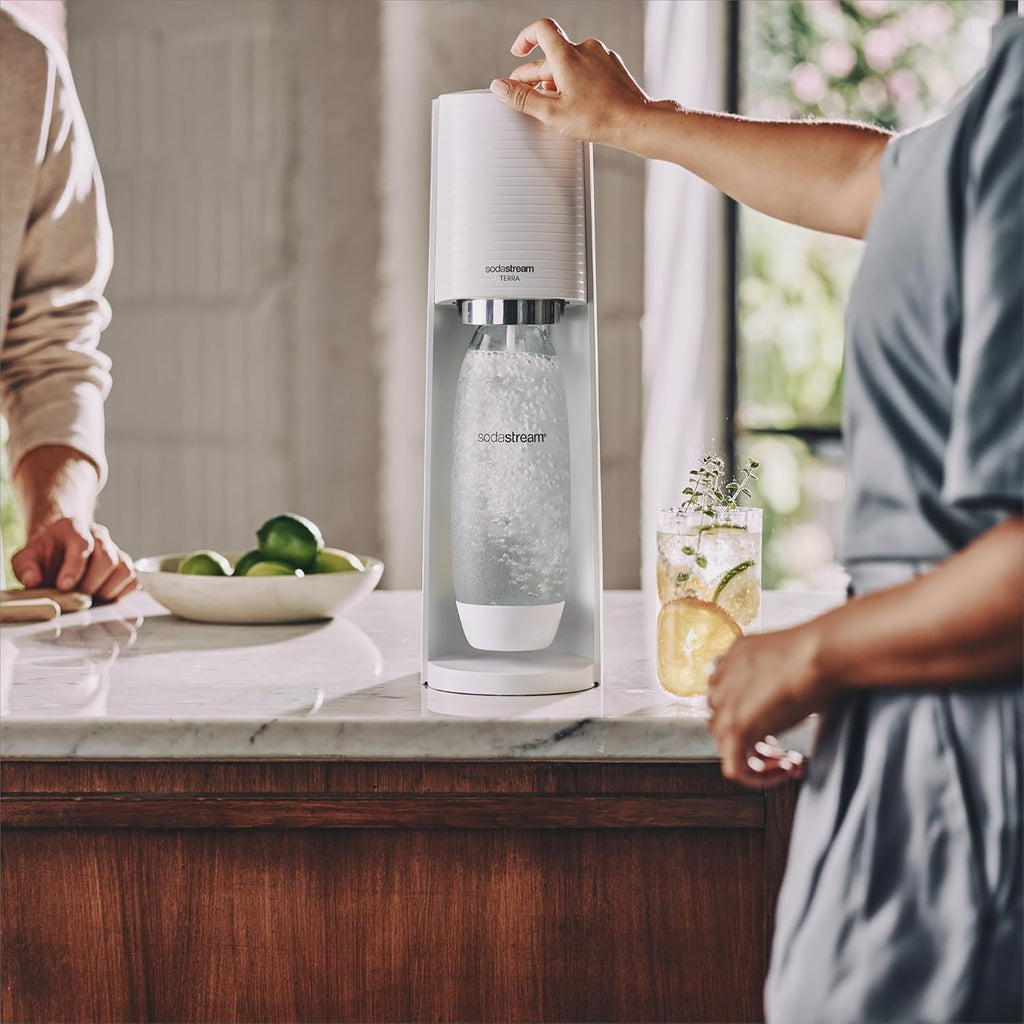 2026 2025 SodaStream Terra Machine à Eau Pétillante Bundle (Noir), avec CO2, Bouteilles Compatibles Lave-Vaisselle et Arômes Bubly Drops
