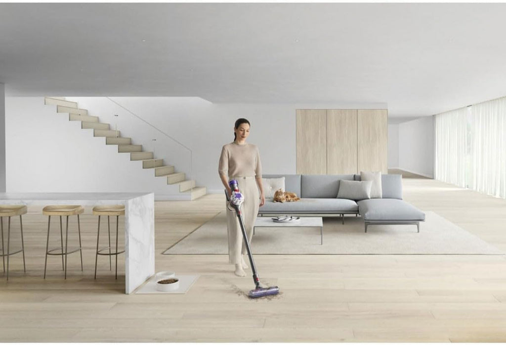 2026 2025 Dyson V8 Advanced™ Aspirateur Balai sans Fil – 130 AW, 40 Min d’autonomie, Brosse Motorbar Auto-démêlante, Accessoires combinés, Station Murale, Argent/Nickel