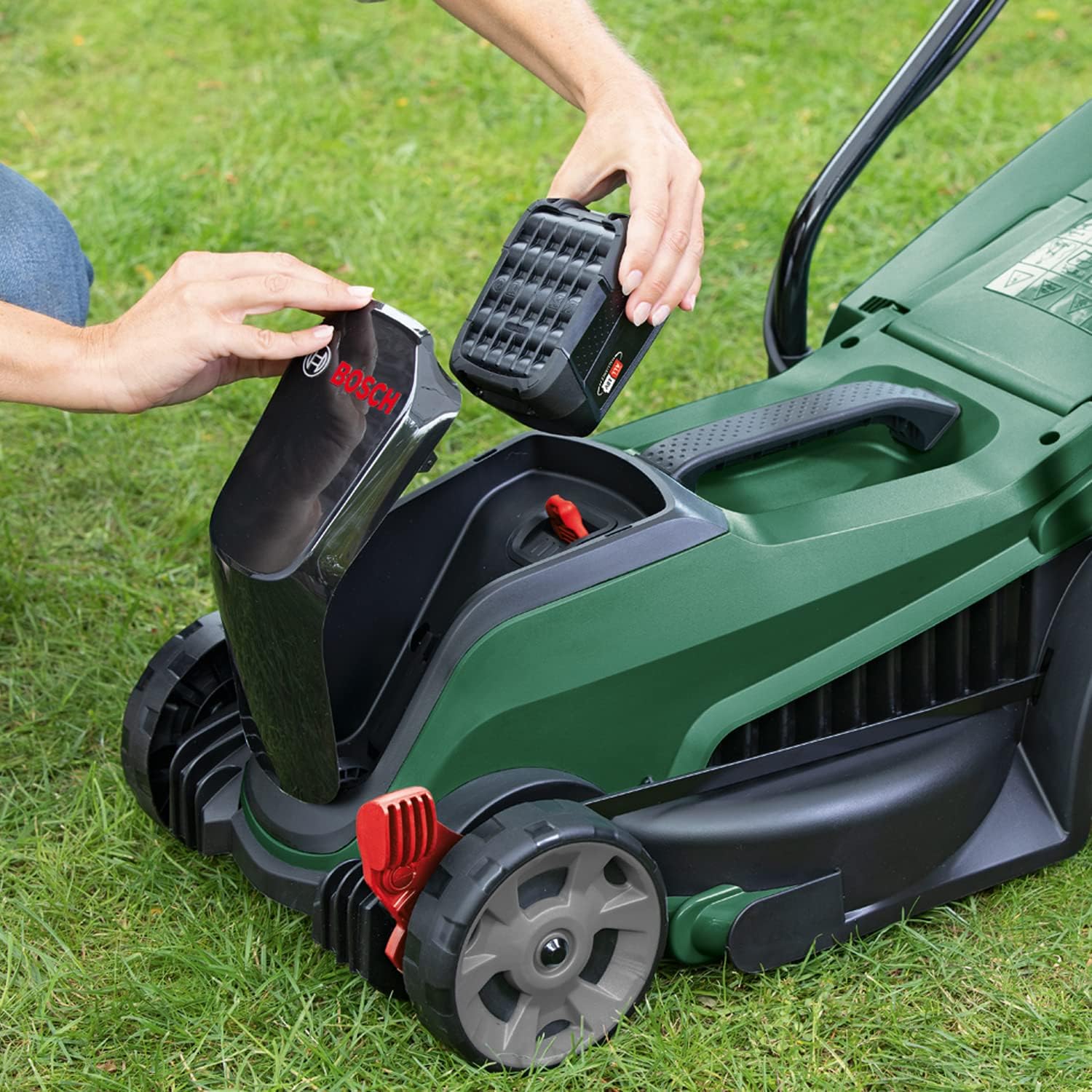 2026 Bosch tondeuse à gazon sans fil CityMower 18V-32-300 (18 V, 1x batterie 4,0 Ah, Moteur Brushless, largeur de coupe : 32 cm, tond jusqu’à 300 m², dans une boîte en carton)