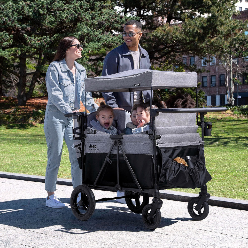 2026 Jeep Wrangler Deluxe Wagon Poussette 4 places – par Delta Children