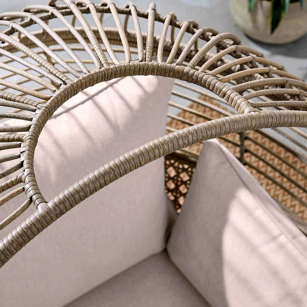 2026 Fauteuil Lounge Extérieur Ronde en Rattan Beige Hampton Bay avec Coussin CushionGuard Almond Biscotti (FRS51294M)