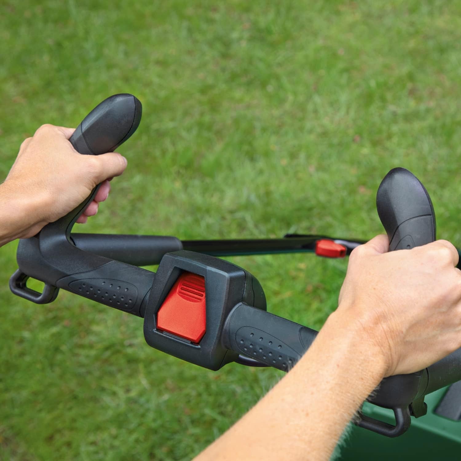 2026 Bosch tondeuse à gazon sans fil CityMower 18V-32-300 (18 V, 1x batterie 4,0 Ah, Moteur Brushless, largeur de coupe : 32 cm, tond jusqu’à 300 m², dans une boîte en carton)