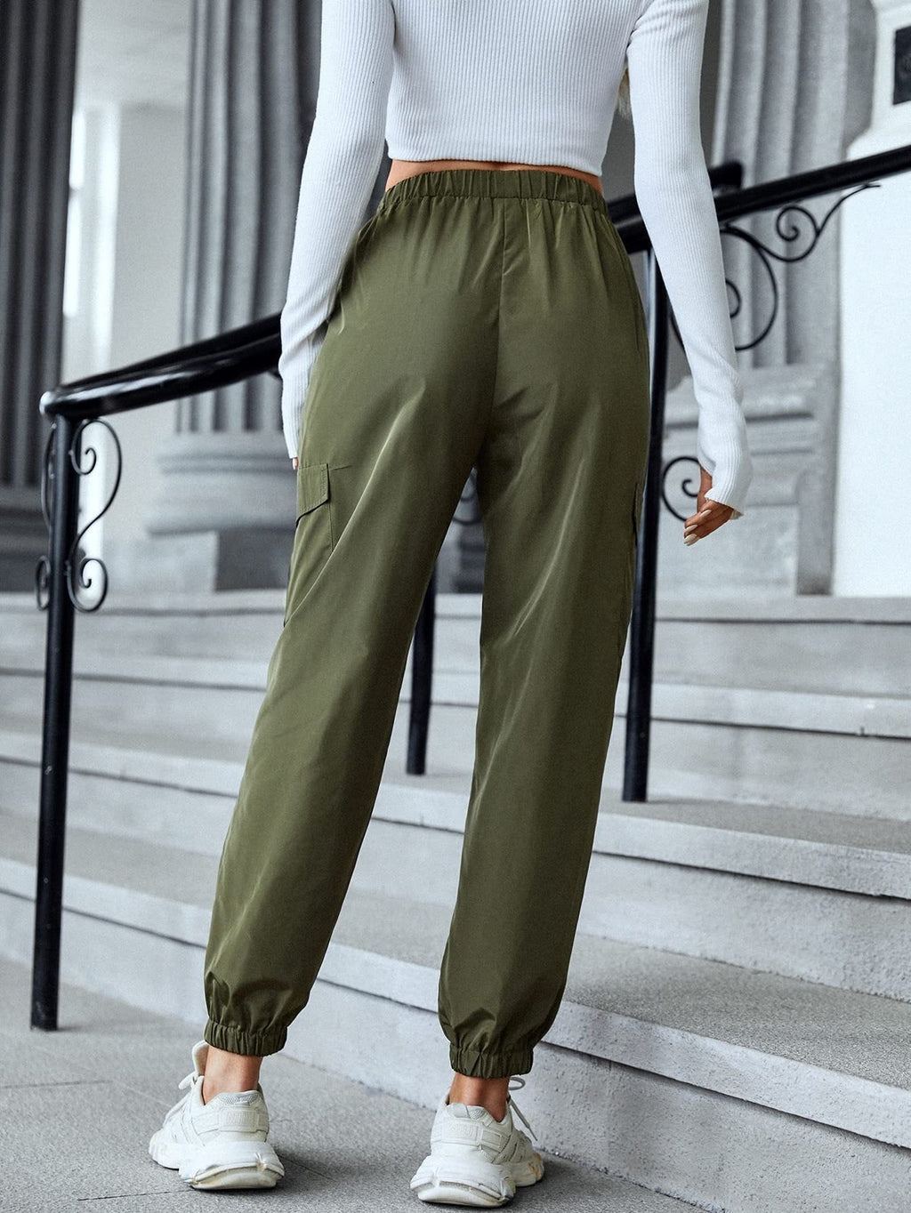 Pantalon décontracté cargo élastique waist coupe ajustée utility pour femme