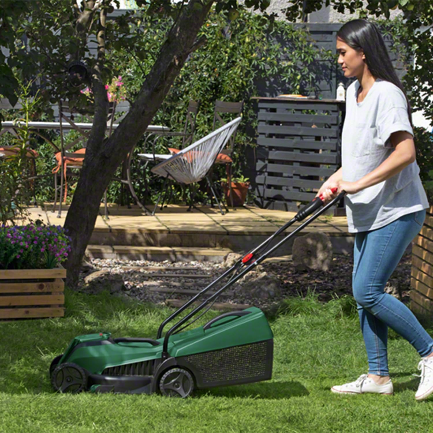 2026 Bosch tondeuse à gazon sans fil CityMower 18V-32-300 (18 V, 1x batterie 4,0 Ah, Moteur Brushless, largeur de coupe : 32 cm, tond jusqu’à 300 m², dans une boîte en carton)