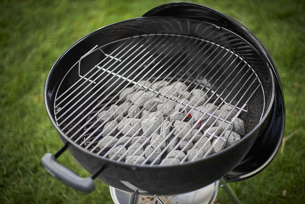2026 2025 Weber Classic Kettle 57 cm – Barbecue à Charbon, Grille Acier Triple Couche, Édition Limitée