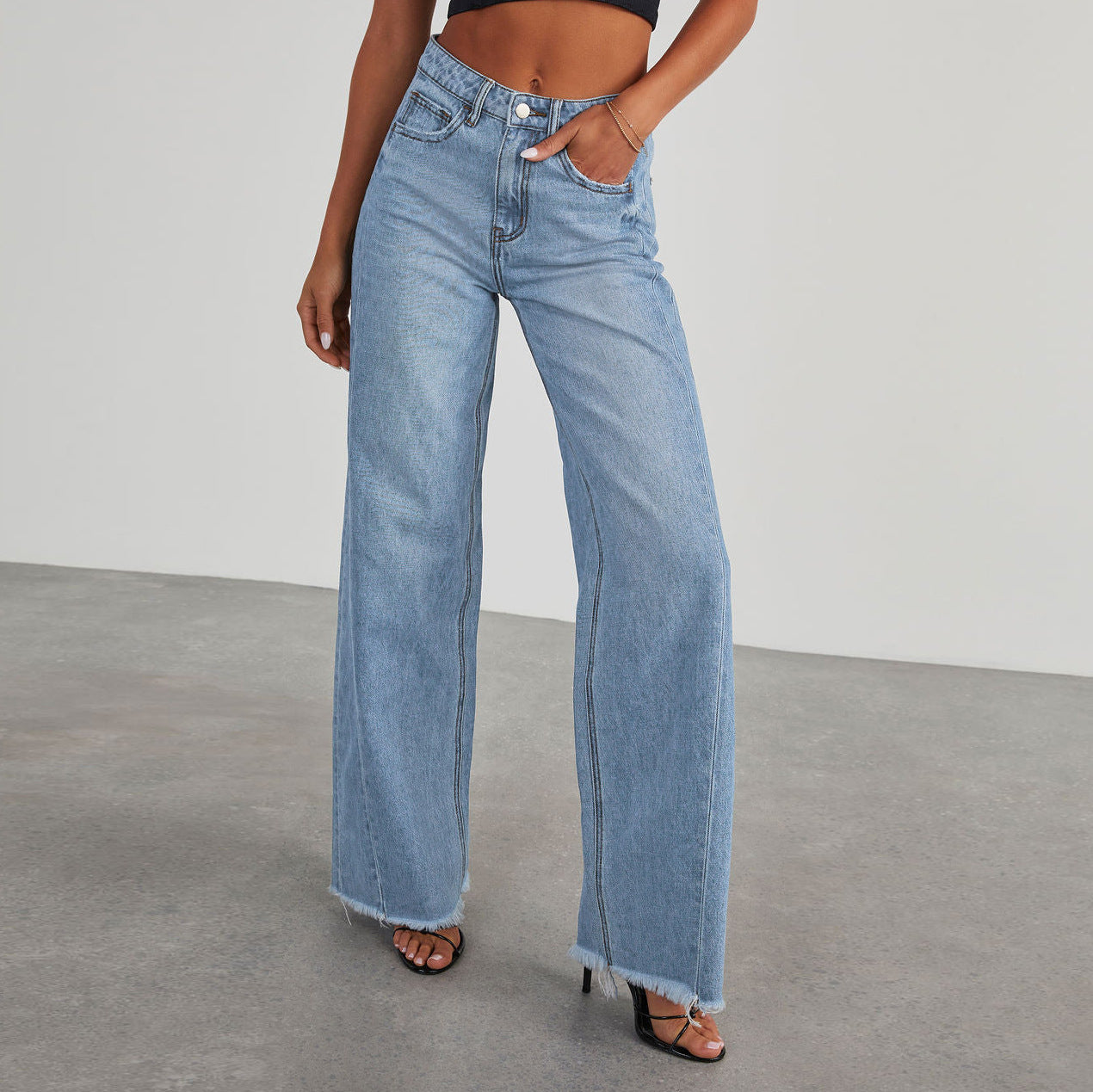 Jean taille haute jambes droites en denim confortable coupe ajustée pour femme