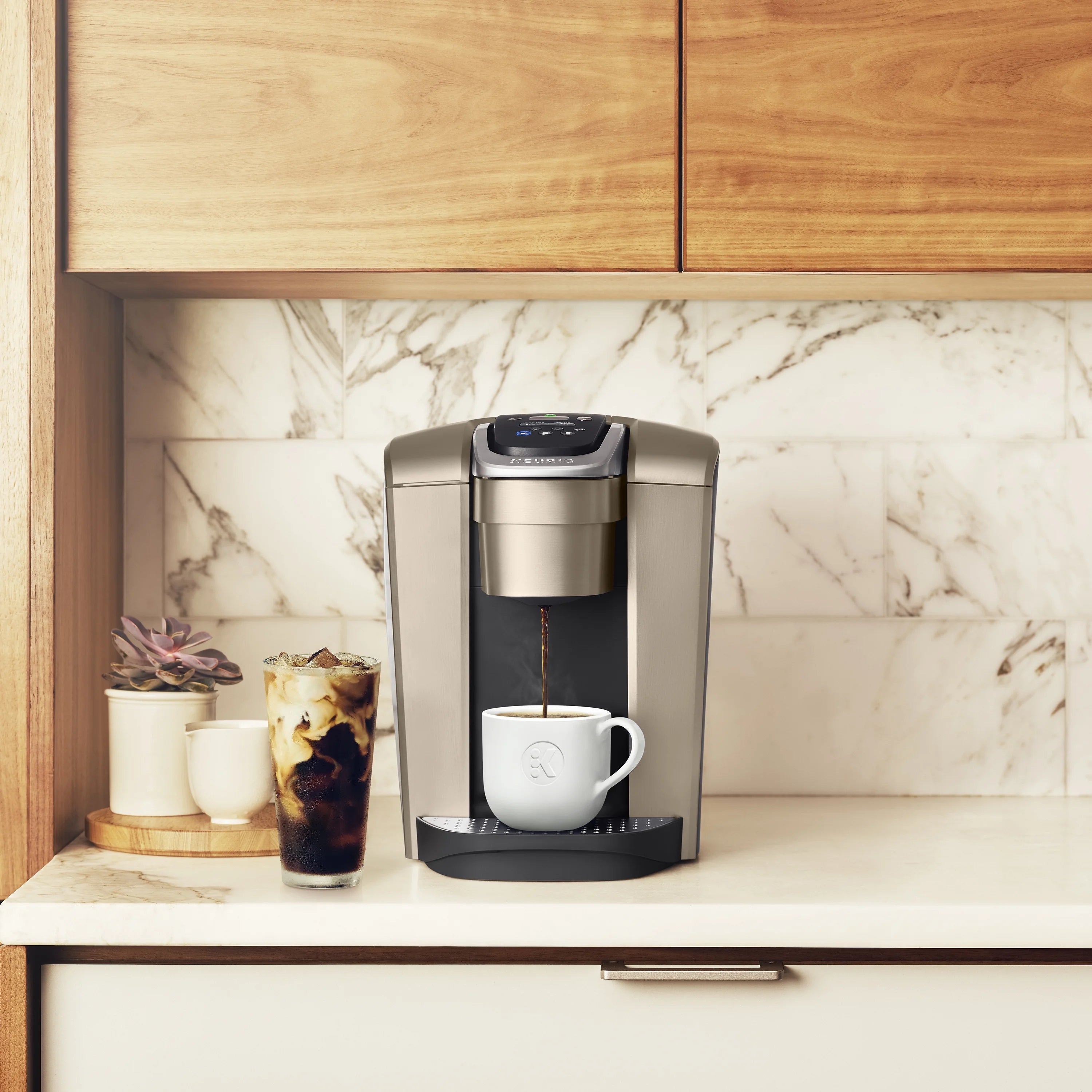 2026 2025 Keurig K-Elite – Machine à Café à Dosettes K-Cup à Portion Unique, Finition Brossée Slate, Programmable pour Café Chaud et Glacé