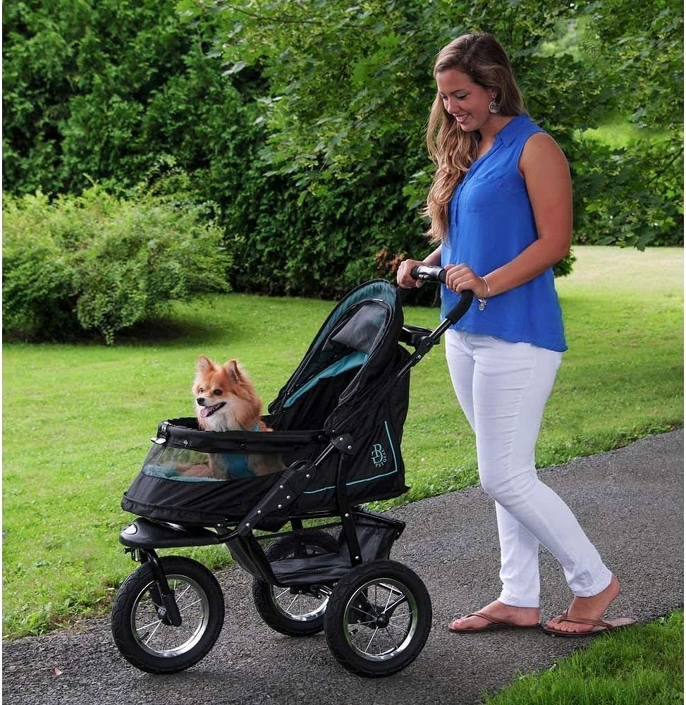 2026 Poussette pour animaux No-Zip NV pour chats et chiens Entrée sans fermeture éclair · Pliage à une main · Roues remplies de gel · Coussin en peluche & protection contre les intempéries inclus · 3 coloris