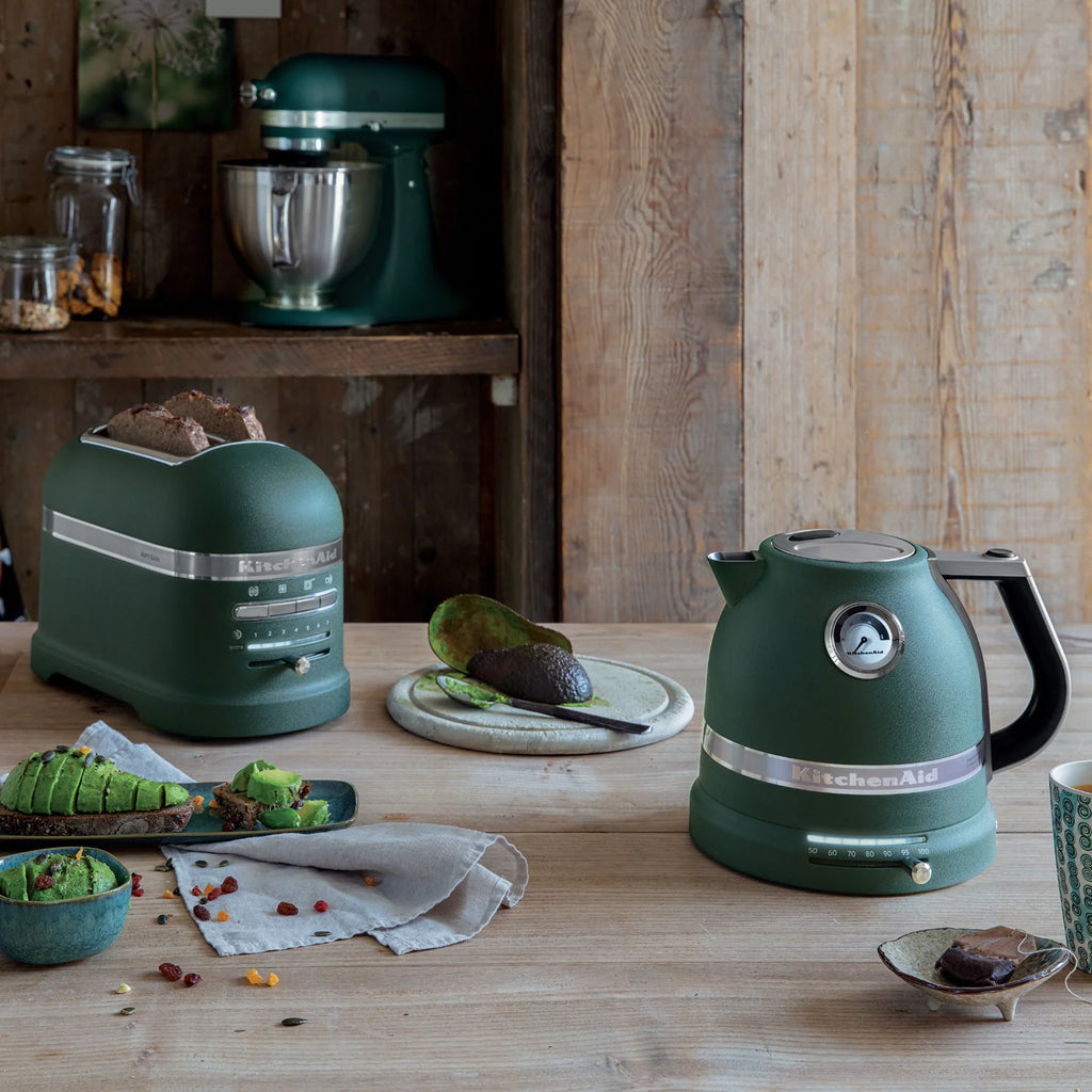 2026 KitchenAid Artisan Frühstücksset inkl. Wasserkocher 5KEK1522, 2 Scheiben Toaster 5KMT2204 und Brötchenaufsatz