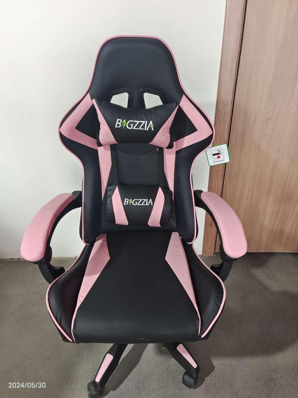 2026 Bigzzia Gaming-Stuhl, Bürostuhl, Liegestuhl, hohe Rückenlehne, Leder, verstellbar, drehbar, rollbar, ergonomisch, Videospiel-Stühle, Rennstuhl, Computer-Schreibtischstuhl mit Kopfstütze und Lendenwirbelstütze (Schwarz/Rot)