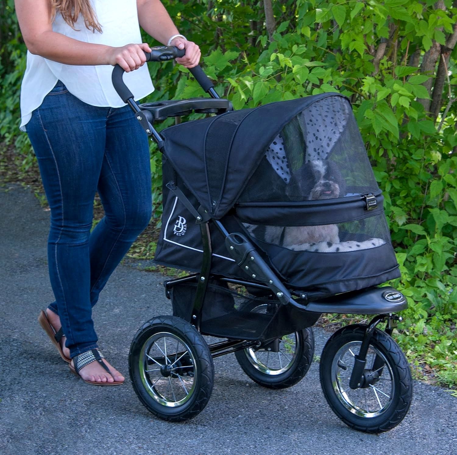 2026 Poussette pour animaux No-Zip NV pour chats et chiens Entrée sans fermeture éclair · Pliage à une main · Roues remplies de gel · Coussin en peluche & protection contre les intempéries inclus · 3 coloris