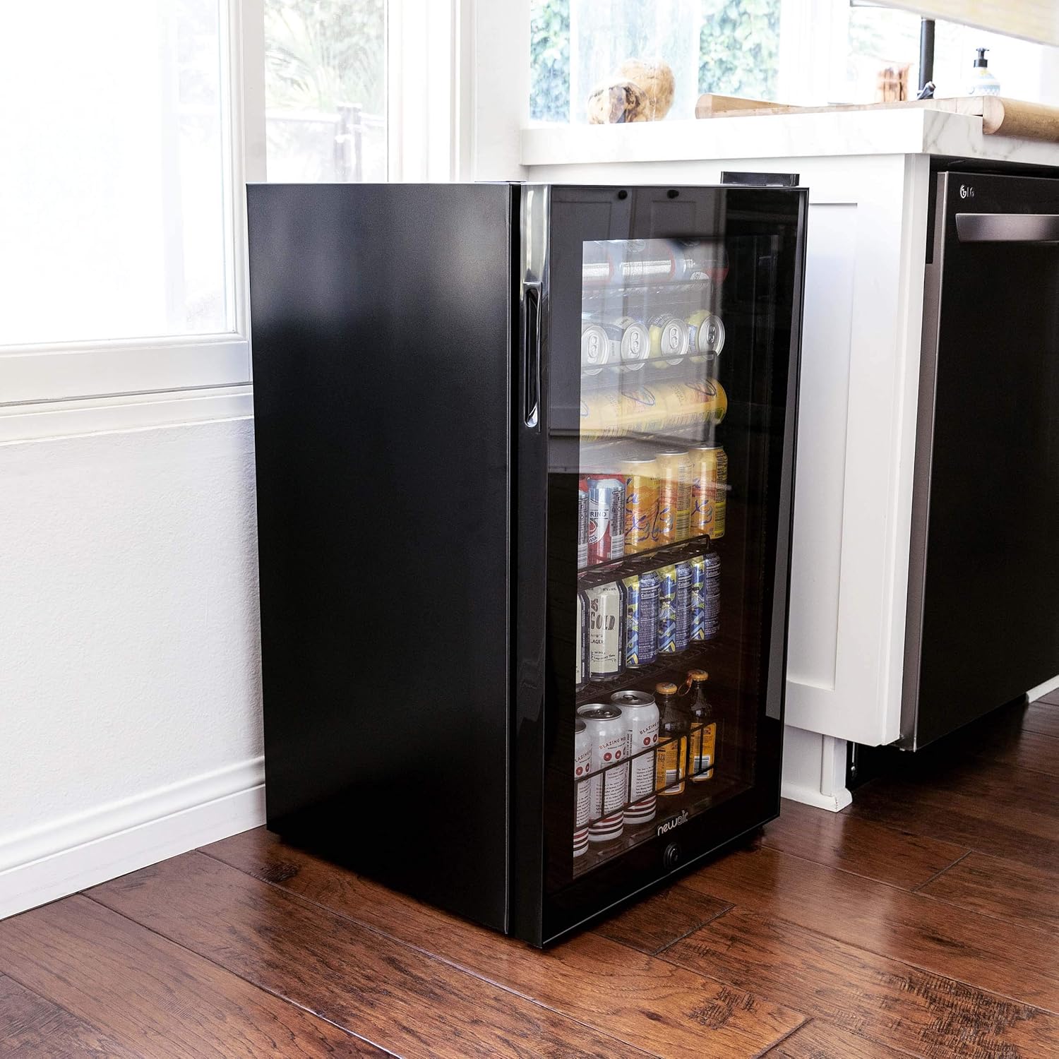 2026 Getränkekühlschrank | Freistehender Kühlschrank für 126 Dosen mit Glastür mit Scharnier rechts | Mini-Getränkekühlschrank, perfekt für Bier, Wein, Limonade und kühlere Getränke