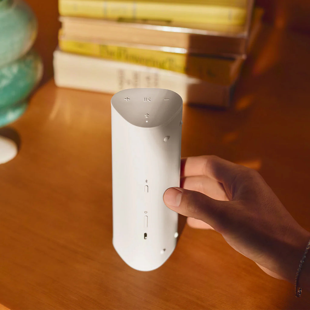 2026 2025 Sonos Roam 2 – Enceinte Portable Bluetooth Blanche, Étanche IP67, Batterie 10 Heures, Wi-Fi et Bluetooth, Son Puissant et Polyvalent