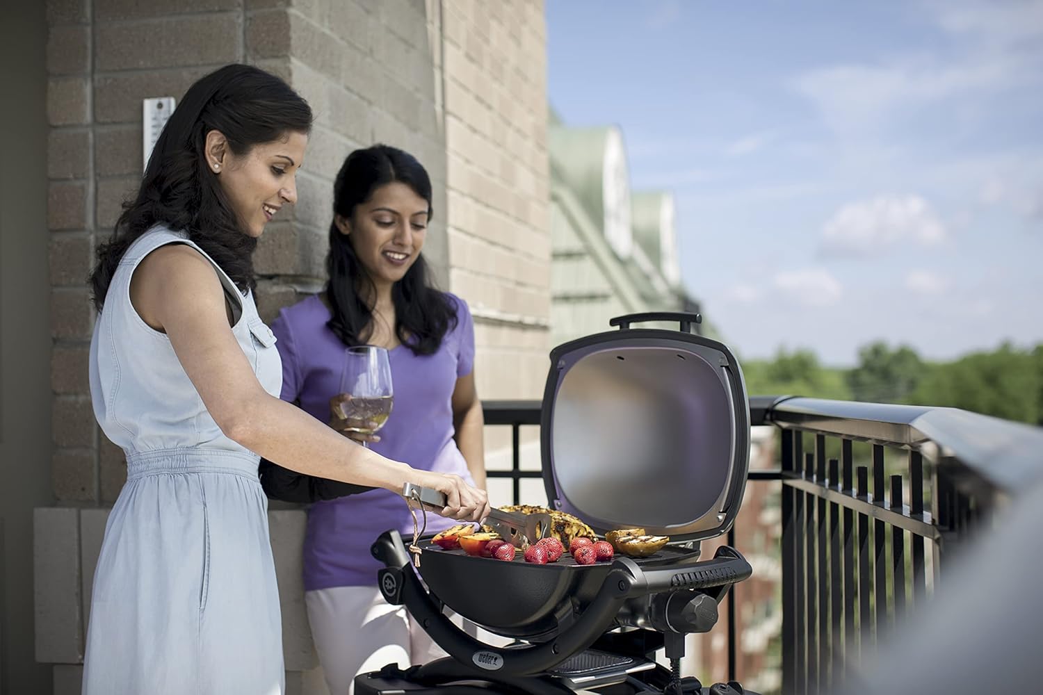 2026 2025 Weber Q1400 – Barbecue Électrique Portable, Surface 43x32 cm, Grille Fonte Émaillée, Édition Limitée