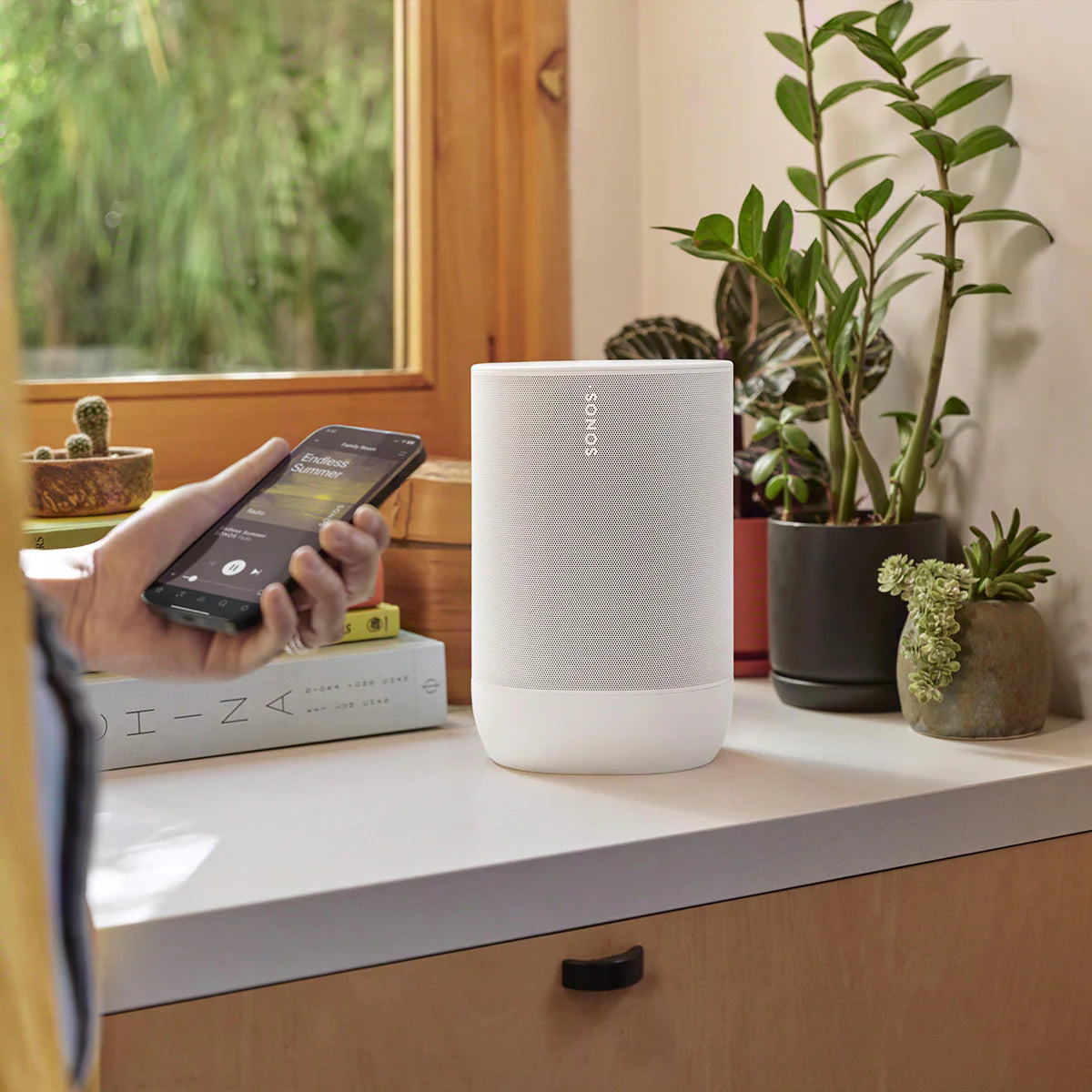 2026 2025 Sonos Move 2 – Enceinte Portable Intelligente Blanche avec Batterie 24 Heures, Bluetooth et Wi-Fi, Résistante à l’Eau, Son Stéréo Puissant et Commande Vocale
