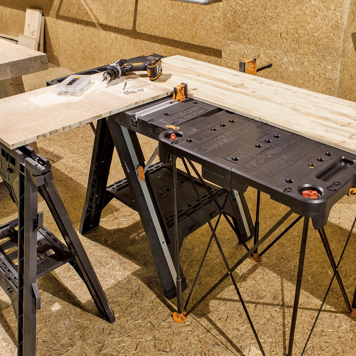 2026 2025 Table de Travail et Chevalet Pliant 2-en-1 Worx Pegasus, Banc de Travail Portable Facile à Installer, 31" L x 25" P x 32" H, Léger avec Haute Capacité de Charge, WX051 - Inclut 2 Serres et 4 Brides
