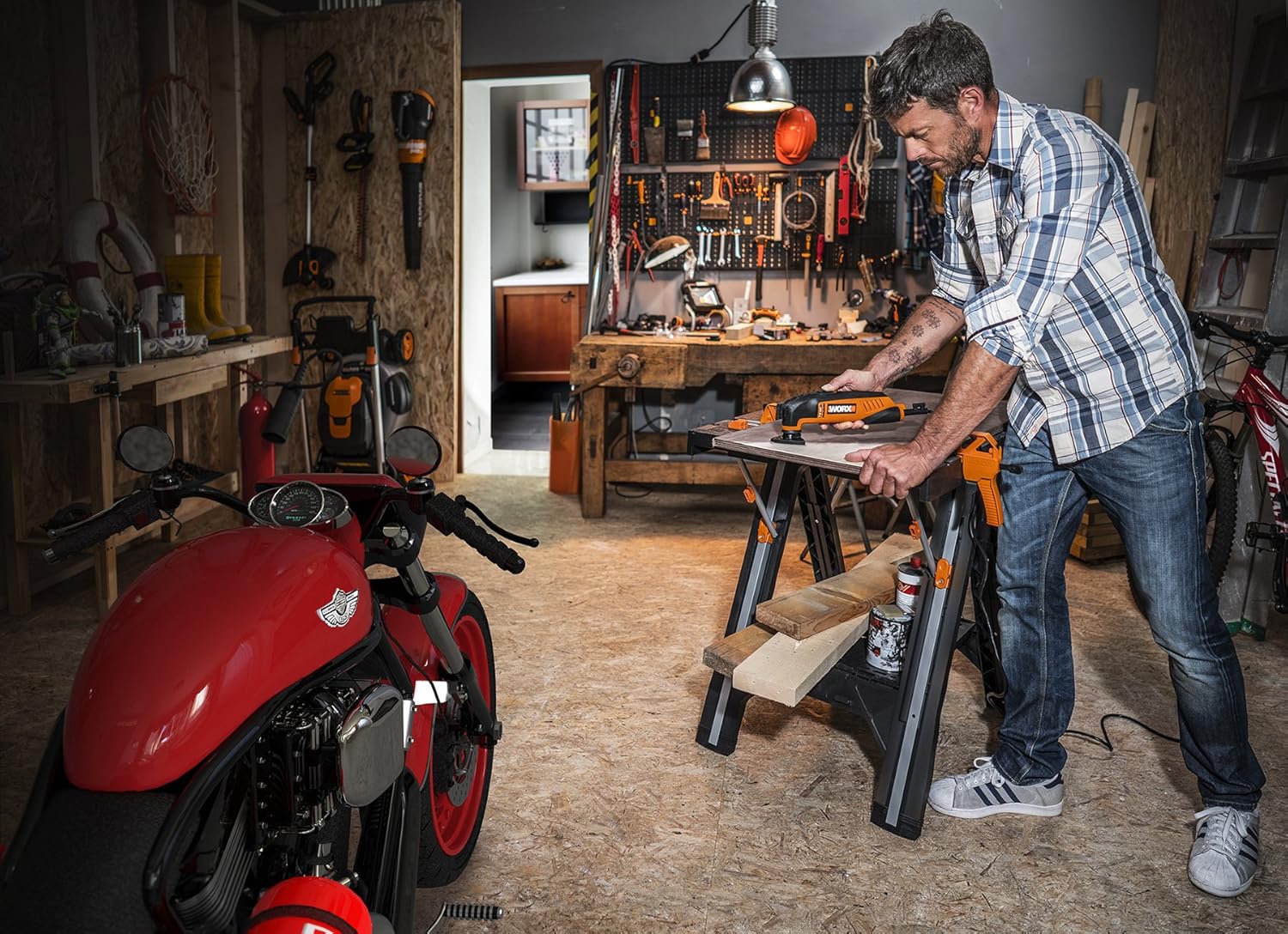 2026 2025 Table de Travail et Chevalet Pliant 2-en-1 Worx Pegasus, Banc de Travail Portable Facile à Installer, 31" L x 25" P x 32" H, Léger avec Haute Capacité de Charge, WX051 - Inclut 2 Serres et 4 Brides