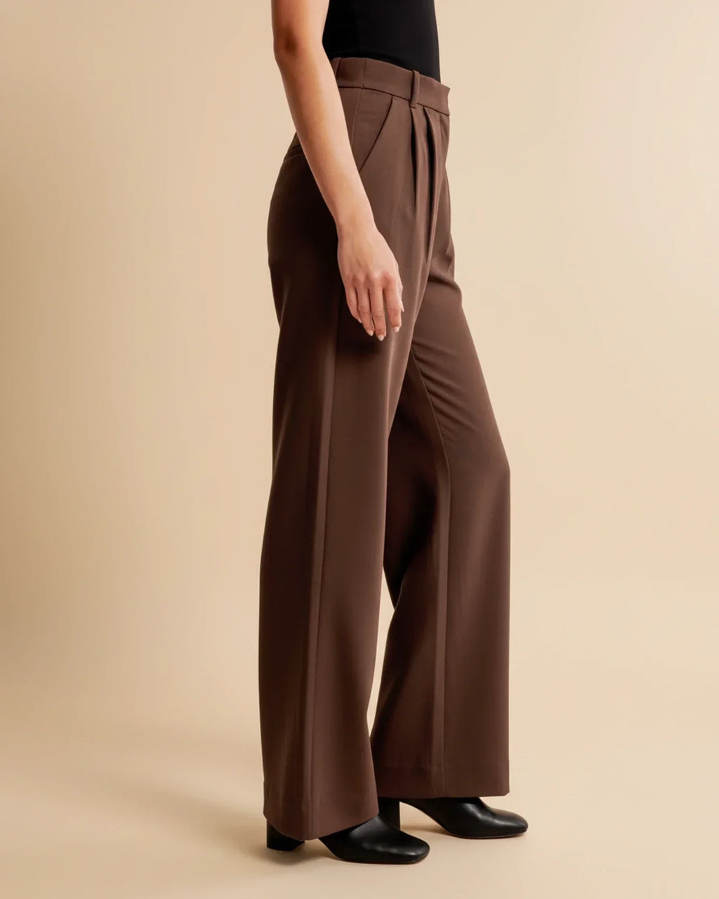 Pantalon taille haute plissé jambes larges tailleur coupe pour femme