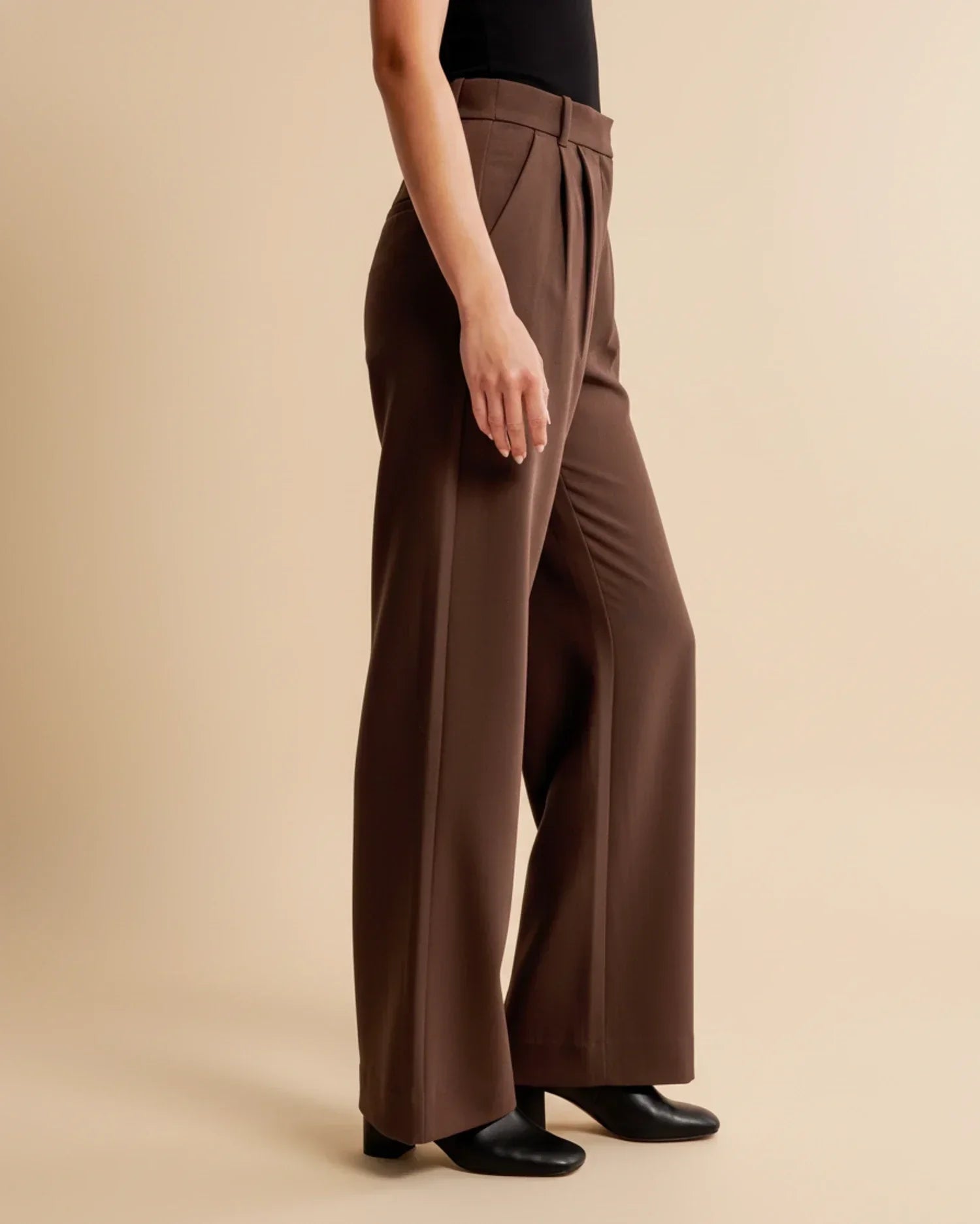 Pantalon taille haute plissé jambes larges tailleur coupe pour femme