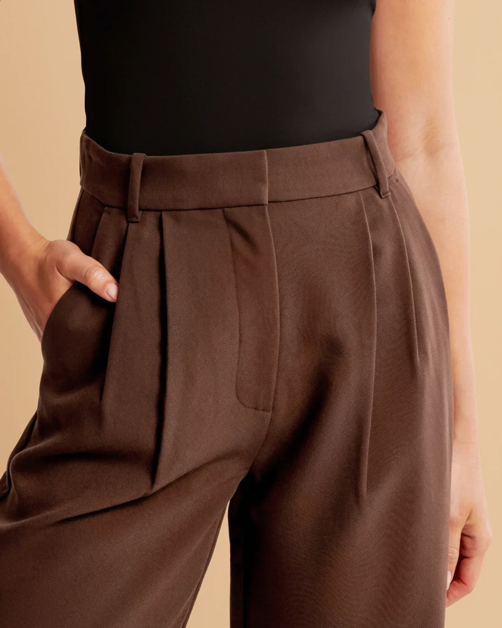 Pantalon taille haute plissé jambes larges tailleur coupe pour femme