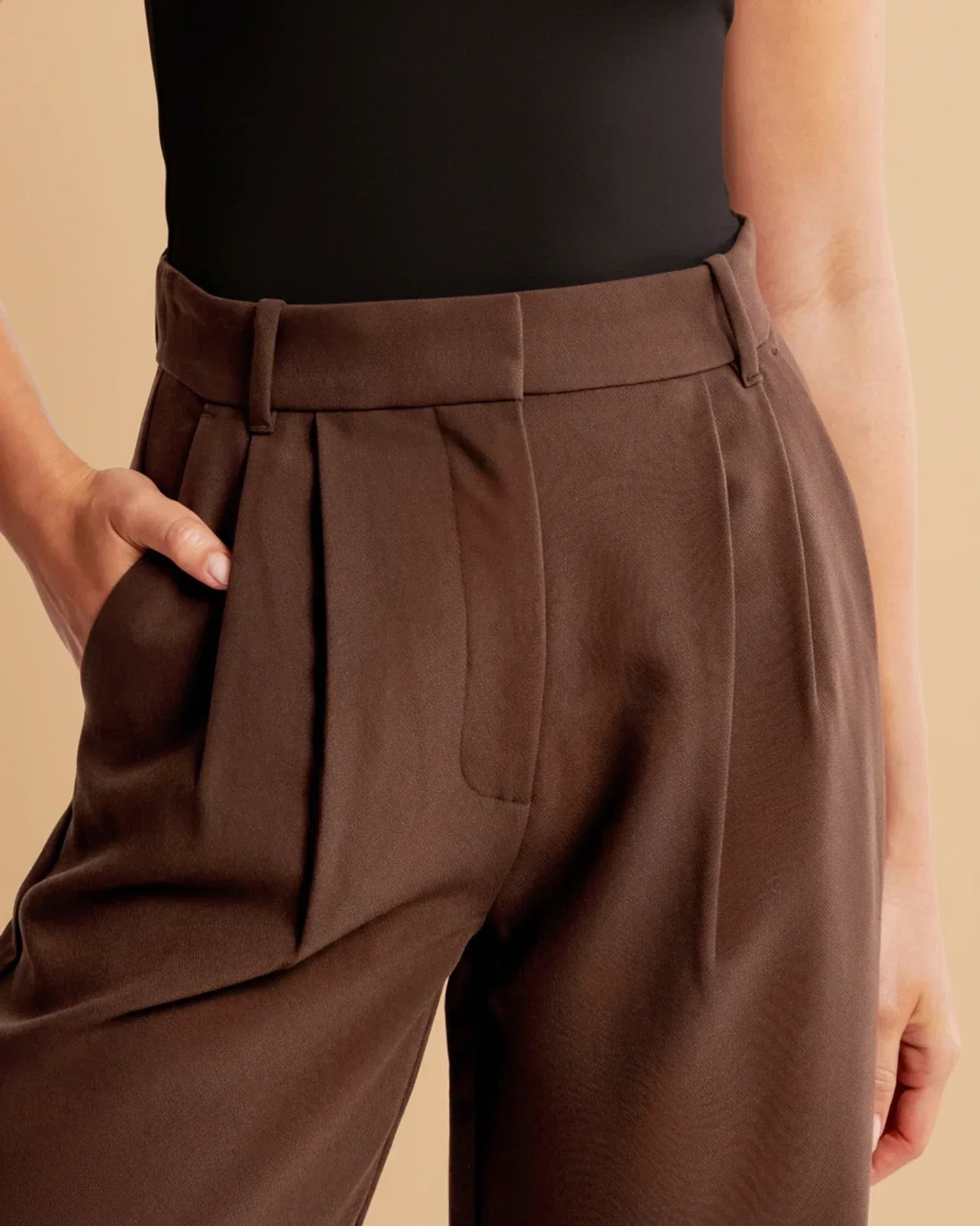 Pantalon taille haute plissé jambes larges tailleur coupe pour femme